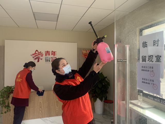 13馬鞍山中心將中心“青年微家”陣地改為臨時留觀室，青年志愿者定期進(jìn)行場所消毒處理，進(jìn)一步發(fā)揮團(tuán)屬陣地和青年志愿者作用（3）.jpg